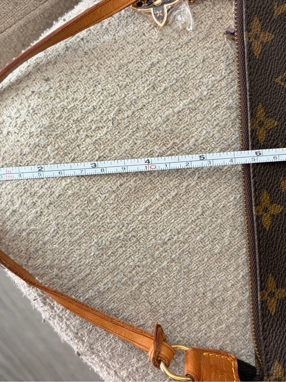 Louis Vuitton Monogram Pochette - Picture 11 of 11